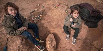 El niño de 8 años encontró un cráneo de 700 mil años de antigüedad inédito en la zona.