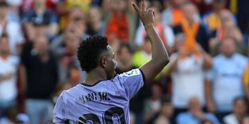 Vinicius y el gesto para la hinchada del Valencia, que pelea el descenso (AP)