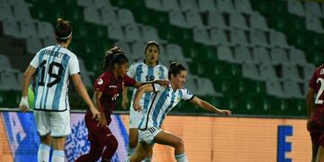 La Selección Argentina enfrenta a Venezuela en el último partido de fase de grupos de la Copa América.