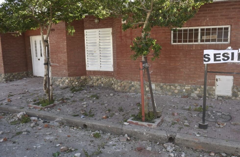 Vecinos de Yofre Sud atacaron la casa de los expolicías acusados del crimen de Lidia