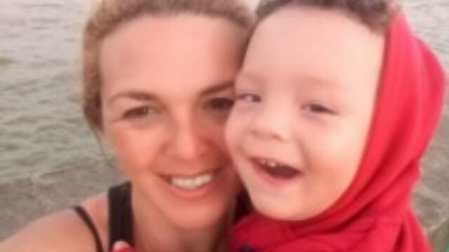 Ringo tiene 3 años y padece una enfermedad cerebral.