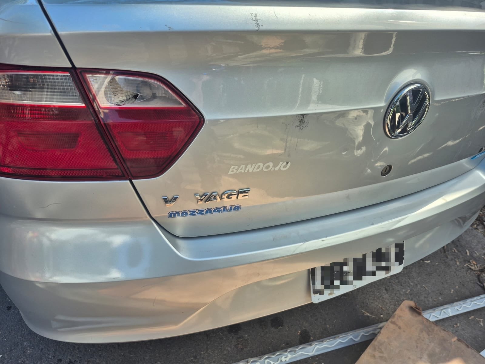 Parte de los daños al auto.