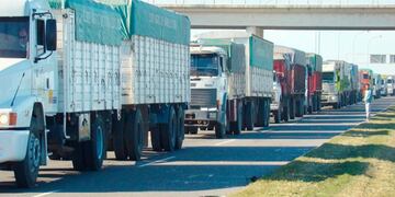 Transportistas amenazan con nuevas medidas de fuerza que afectará a todo el país.
