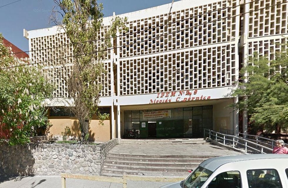 Córdoba: denuncian que un adolescente amenazó con un arma de fuego a un compañero del colegio