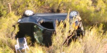 El Fiat Palio cayó 50 metros por un precipicio en la ruta 150 camino al dique Agua del Toro, en San Rafael. - Foto: Ministerio de Seguridad