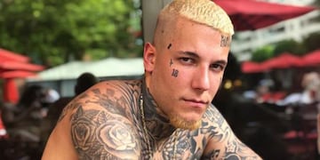 El joven cambió su look y lo compartió en redes