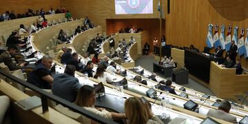 En la sesión se aprobó por mayoría un acuerdo para la compra de computadoras.