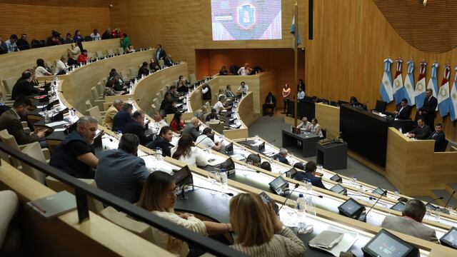 En la sesión se aprobó por mayoría un acuerdo para la compra de computadoras.