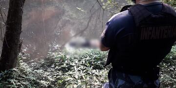 El cuerpo se encontraba sumergido y tenía piedras en los bolsillos para que no saliera a la superficie.