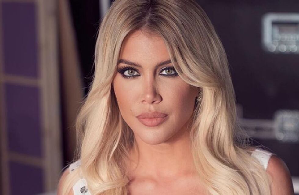Wanda Nara compartió fotos en lencería roja para mostrar su antes y después: “La pregunta obligada”