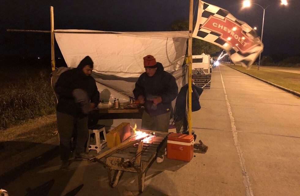 TC en Rafaela: 100% de reservas hoteleras y pese al clima, ya hay gente haciendo cola