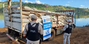 Prefectura Naval incautó contrabando de soja en El Soberbio.