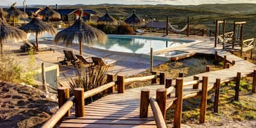 El increíble complejo de cabañas de un reconocido actor en Córdoba.