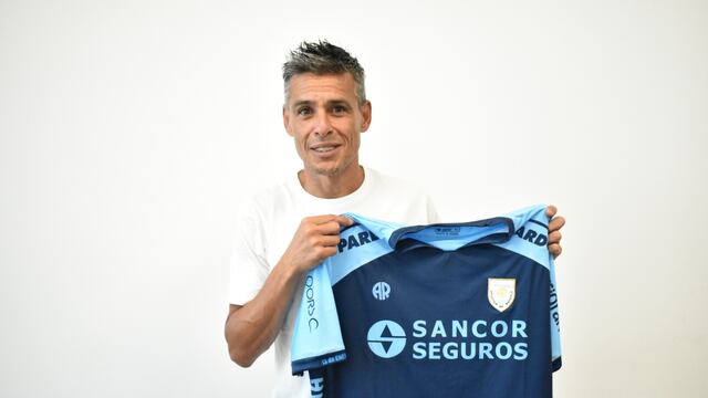 Iván Juárez rubricó la continuidad en Atlético de Rafaela