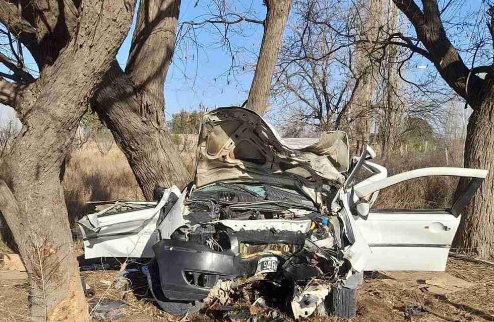 Chocó contra un árbol en Alvear: murió la conductora y ya son dos las víctimas fatales