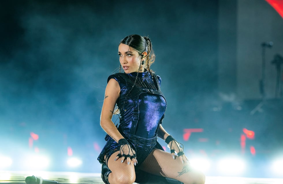 Se puso un pañal para ir al recital de María Becerra y desató la polémica: “Eso no pasa con...”