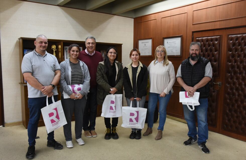 El Intendente se encontró con estudiantes que participarán del Concurso Nacional “INNOVAR”