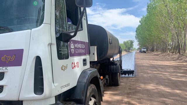 Vialidad realiza la imprimación sobre calle G.