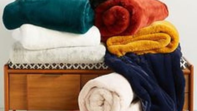 Mantas a 8.000 pesos: el supermercado que tiene descuentos del 60% en frazadas y acolchados