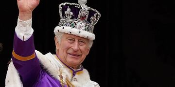 El rey bailó en un evento con representantes de Samoa.