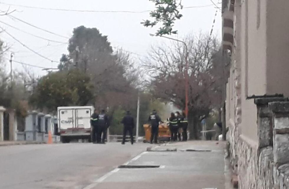 Tragedia en Alta Gracia: una mujer chocó con su moto contra un contenedor y murió