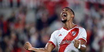 Salomón Rondón convirtió el agónico gol del triunfo ante Atlético Tucumán.