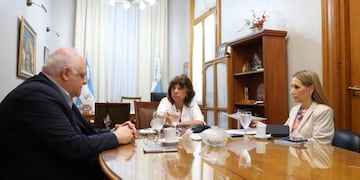 El encuentro combinó planificación inmediata del receso estival con definiciones a mediano plazo para acompañar cambios pedagógicos.