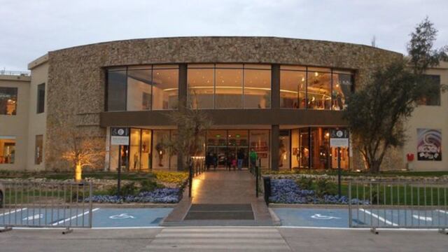 Tragedia en Mendoza: una mujer fue con sus hijas al cine, la atropelló un auto y murió