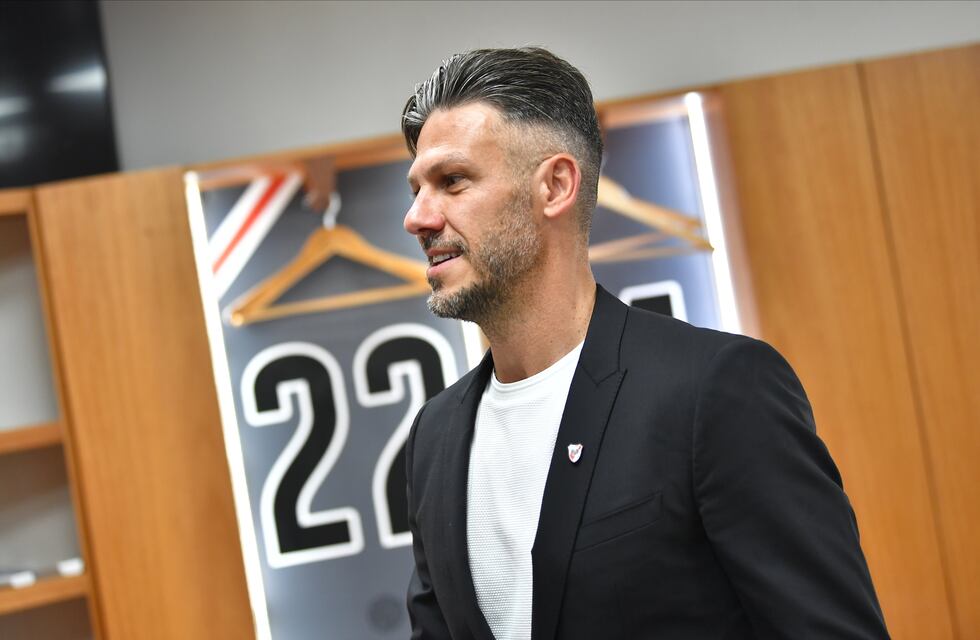Martín Demichelis asumió como DT de River: del “sigamos creyendo” al “idioma riverplatense”