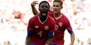 Keysher Fuller se llena la boca de gol tras su remate que puso el 1 a  0 en Qatar (Foto: AP).