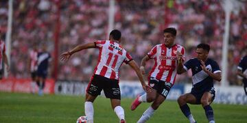 Rodríguez (11) y Pombo (10), dos de los que más intentaron para Instituto en el empate con Alvarado (Nicolás Bravo)