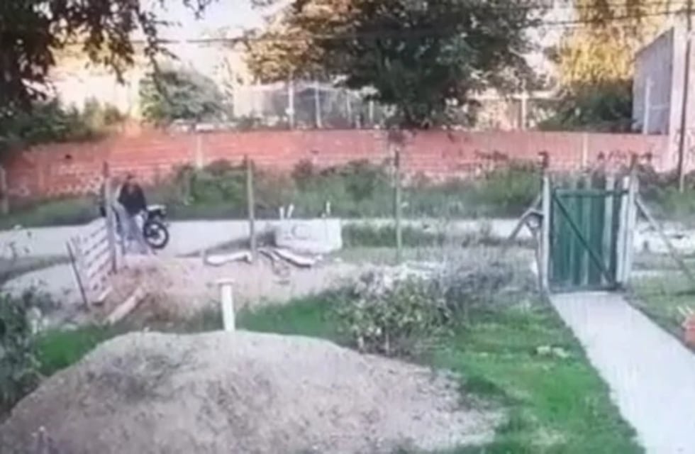 Quisieron robarle a un hombre en Merlo y le gatillaron dos veces delante de una nena