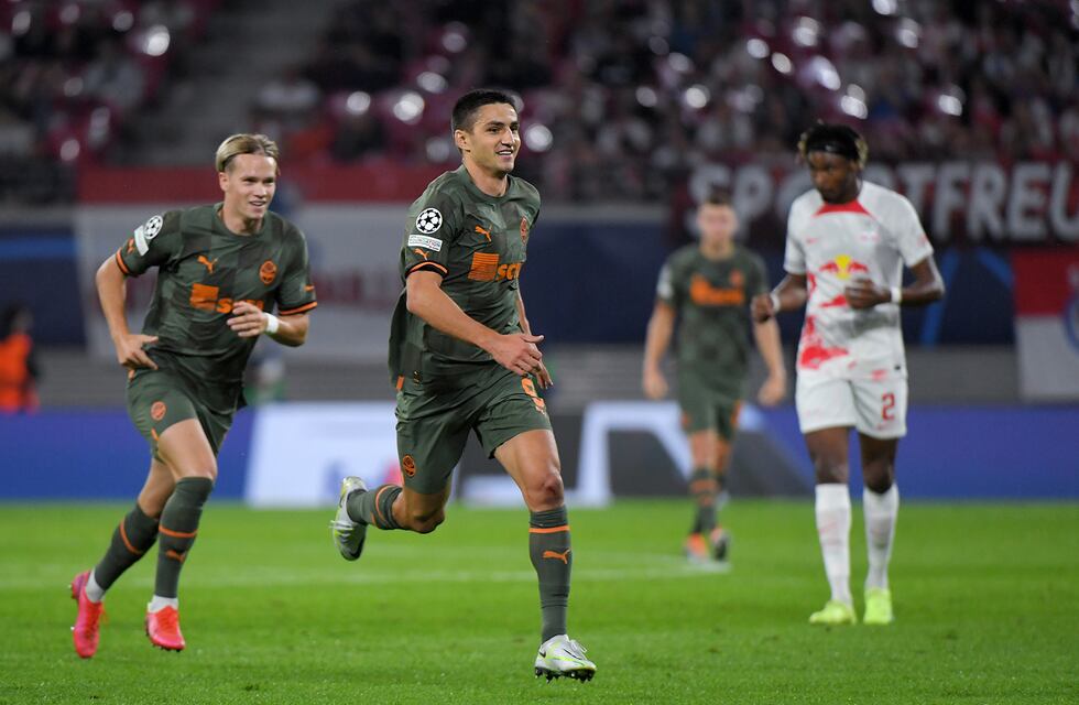 Champions League: el increíble blooper de un arquero que terminó en gol