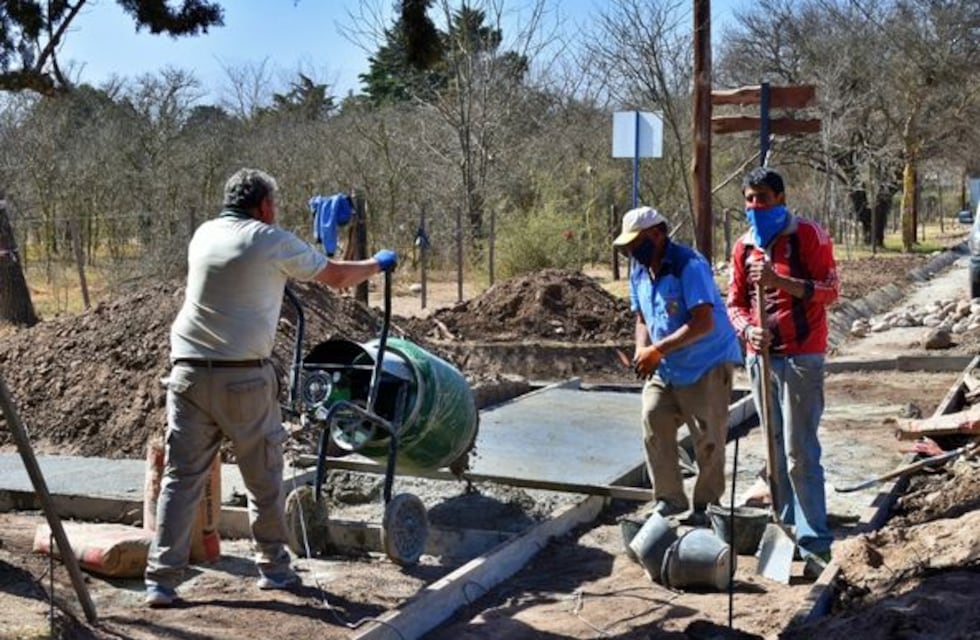 Construcción de cuneta serrana y badén en Nono