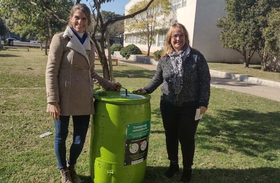 Entregaron composteras a dos instituciones