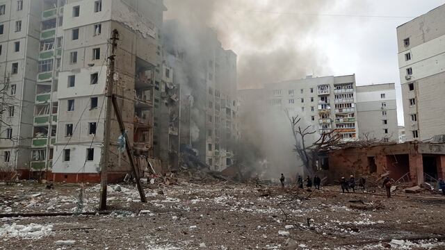 Guerra Rusia-Ucrania: ataque aéreo ruso en Chernígov, Ucrania, este jueves.