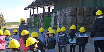 Alumnos del Jardín Nº 901 visitaron la Planta de Separación de Residuos