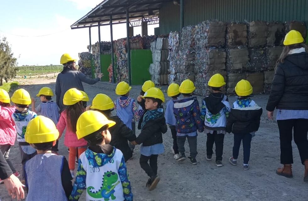 Alumnos del Jardín Nº 901 visitaron la Planta de Separación de Residuos de Tres Arroyos