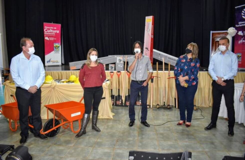 Montecarlo: entrega de herramientas y equipos de trabajo