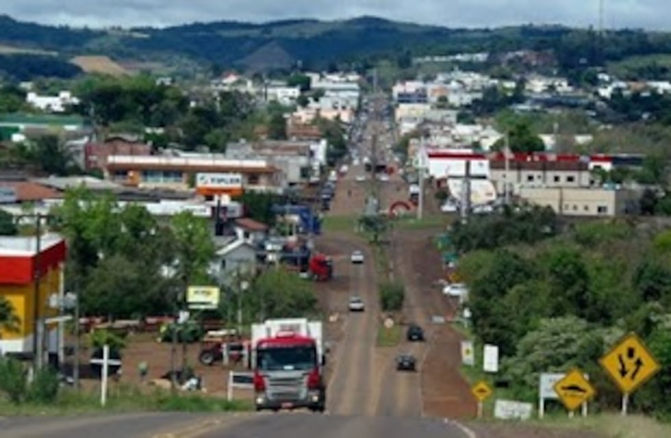 San Antonio: unos 2.000 vecinos cruzan a diario a Brasil para trabajar ante la falta de obras y oportunidades en Argentina