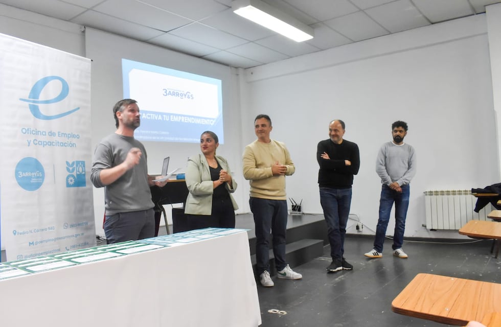 Tres Arroyos: entrega de 19 certificados del programa FOMEPRO correspondientes a las convocatorias 25 y 26