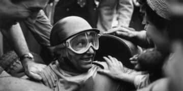 Argentinian racing driver Juan Manuel Fangio (1911 - 1995) wins the British Grand Prix at Silverstone, 14th July 1956. (Photo by George Stroud/Express/Hulton Archive/Getty Images)