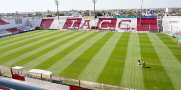 Luces, campo de juego y tribunas... reformas en el estadio de Instituto.