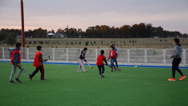 Entrenamiento de la Escuelita de Hockey sobre césped