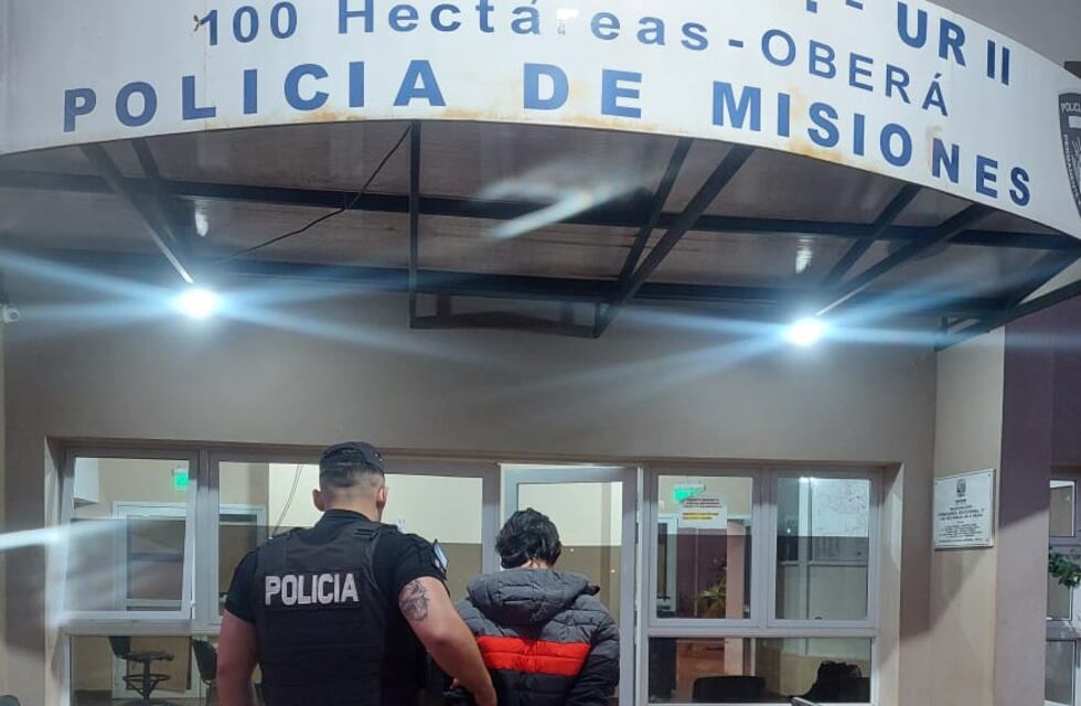 Oberá: resultó detenido tras dañar vehículos y ventanas