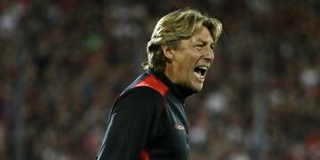 El "Gringo" cosechó dos victorias, un empate y una derrota con el buzo rojinegro.