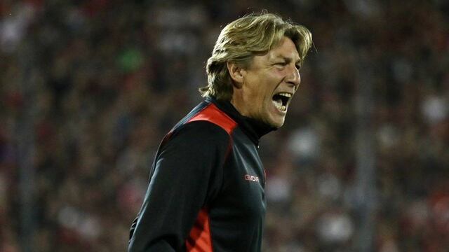 El "Gringo" cosechó dos victorias, un empate y una derrota con el buzo rojinegro.