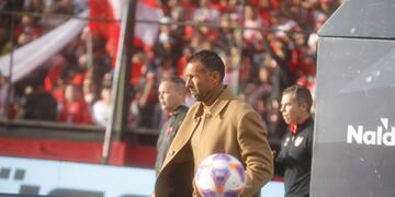 Diego Dabove, el entrenador de Instituto, deberá realizar al menos un cambio en la visita a Huracán (Prensa Copa Argentina).