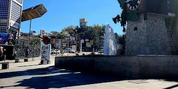 Reloj Cucú en Villa Carlos Paz, este mediodía de otoño. (Foto: VíaCarlosPaz).