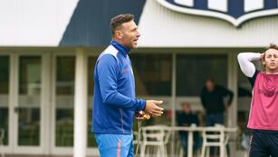 Walter Ribonetto entrena al plantel de Talleres y probó con dos formaciones (Prensa Talleres).